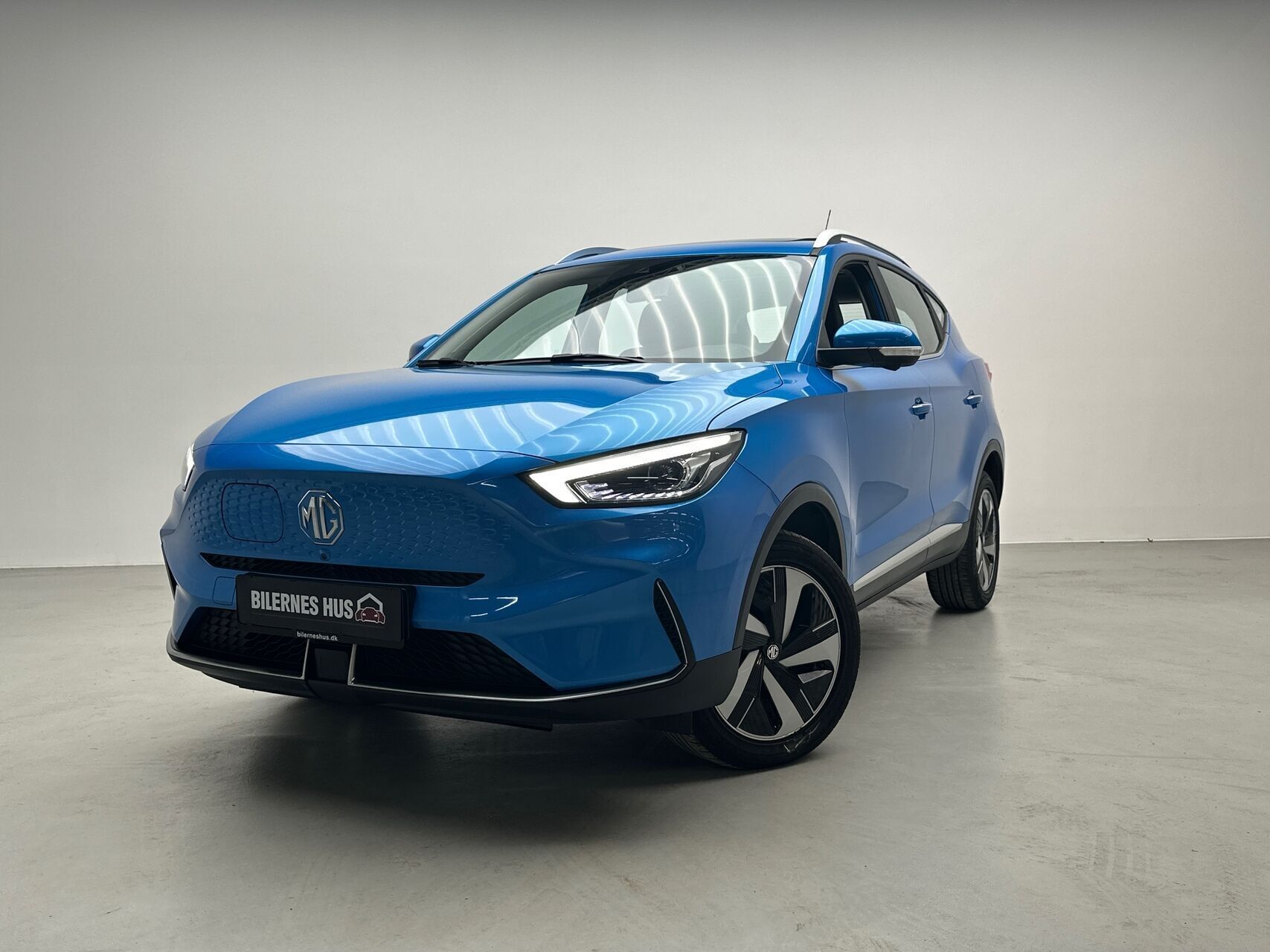 Blå MG ZS EV fra 2023