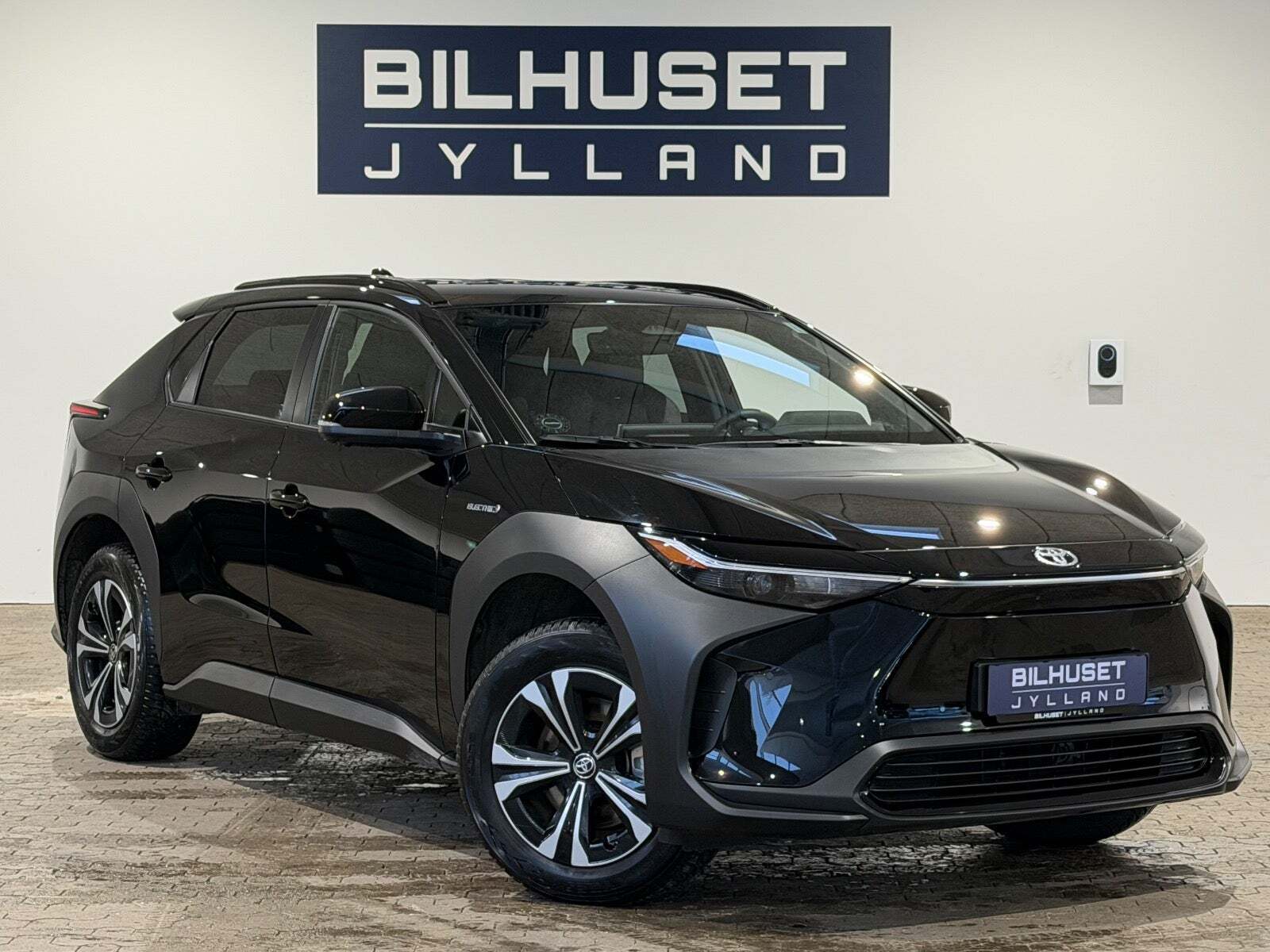 Sort Toyota BZ4X fra 2024