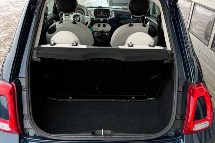 Blå Fiat 500 fra 2019