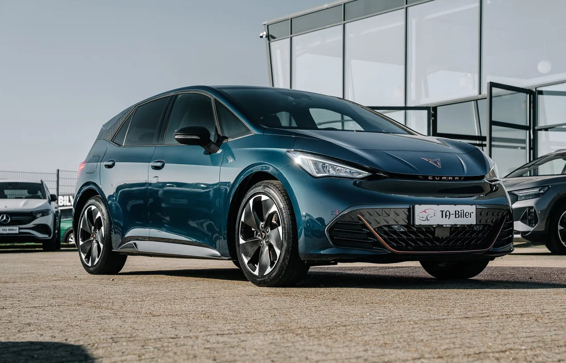 Blå Cupra Born fra 2023