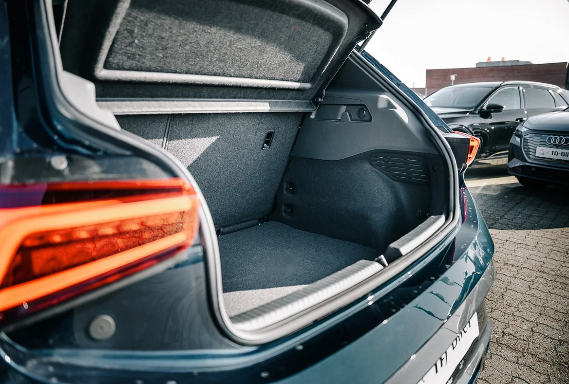 Blå Cupra Born fra 2023