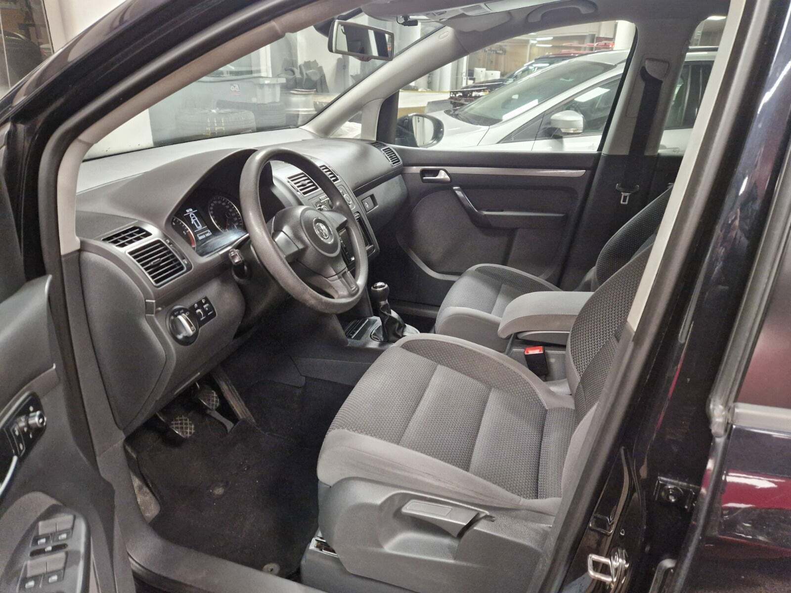 Sort VW Touran fra 2011