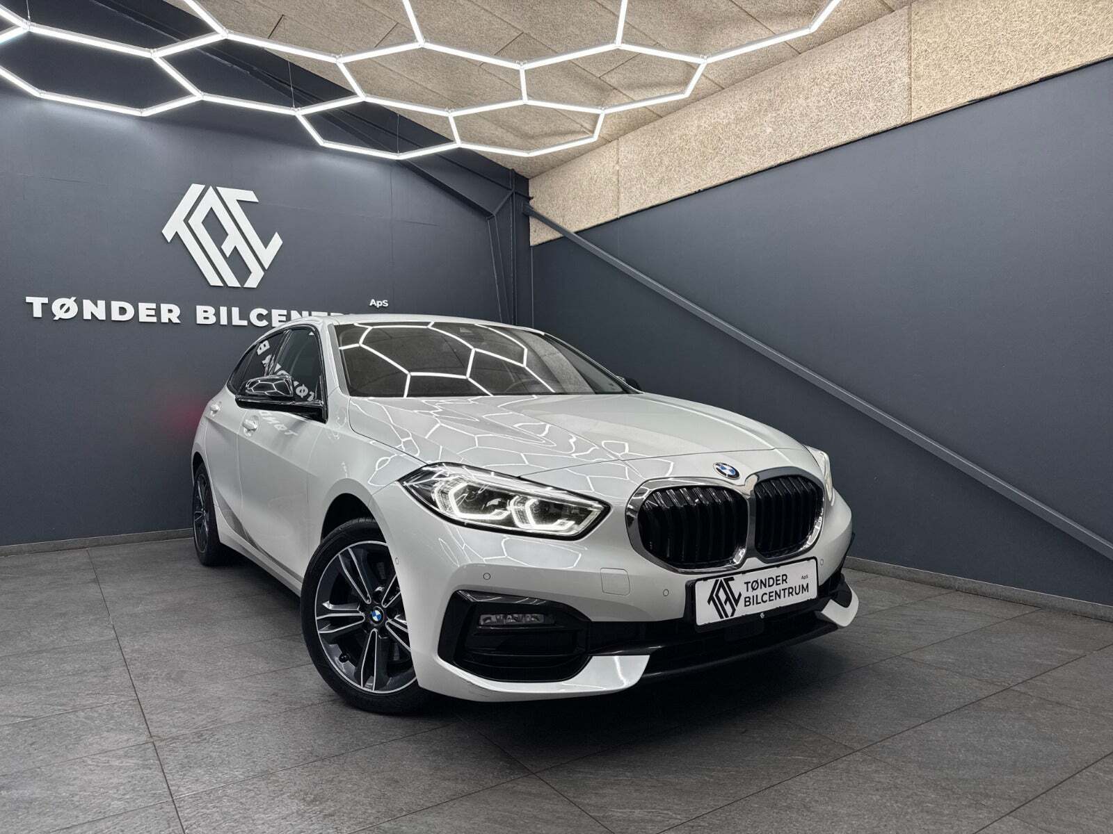 Hvid BMW 120d fra 2020