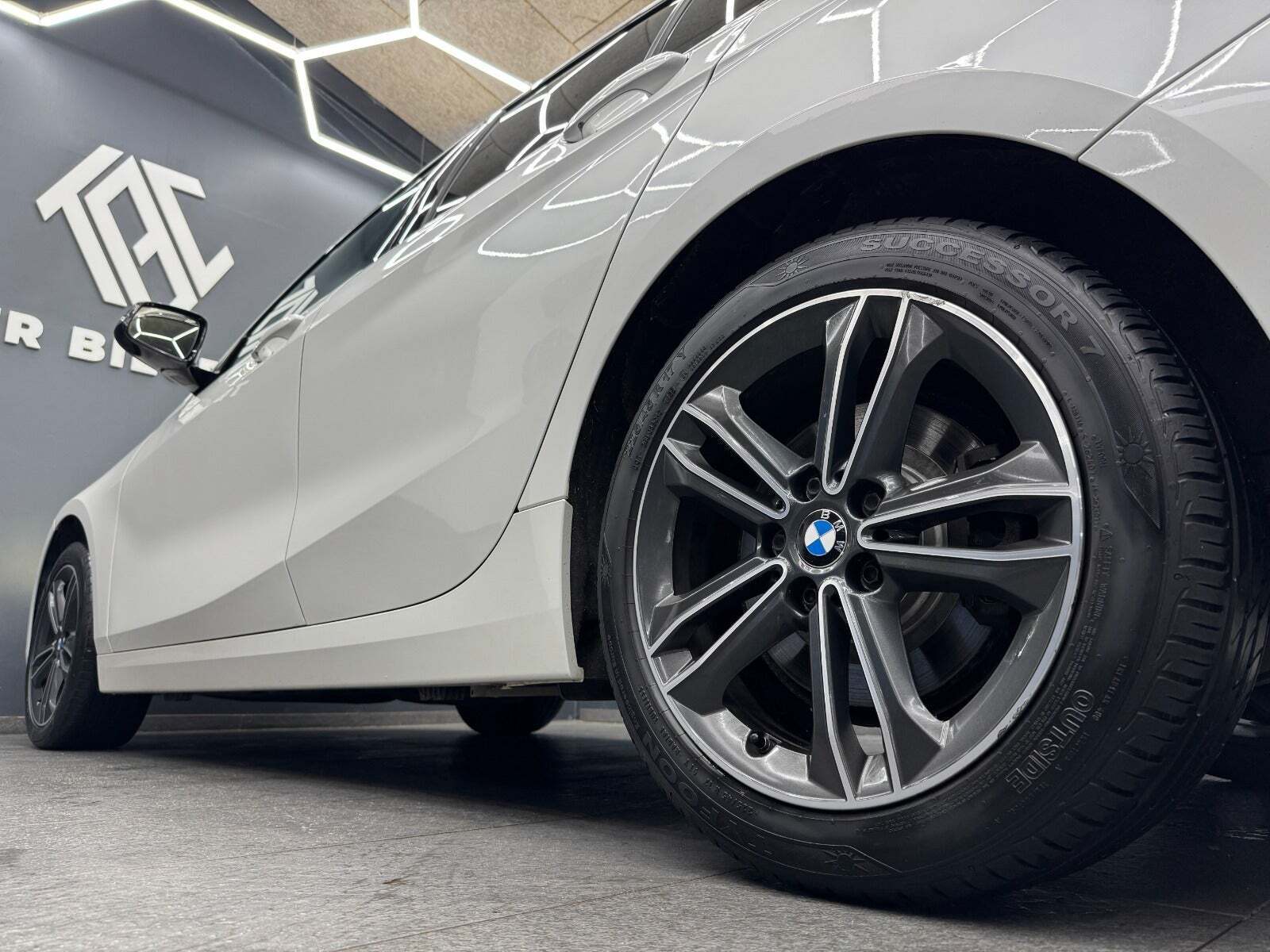 Hvid BMW 120d fra 2020