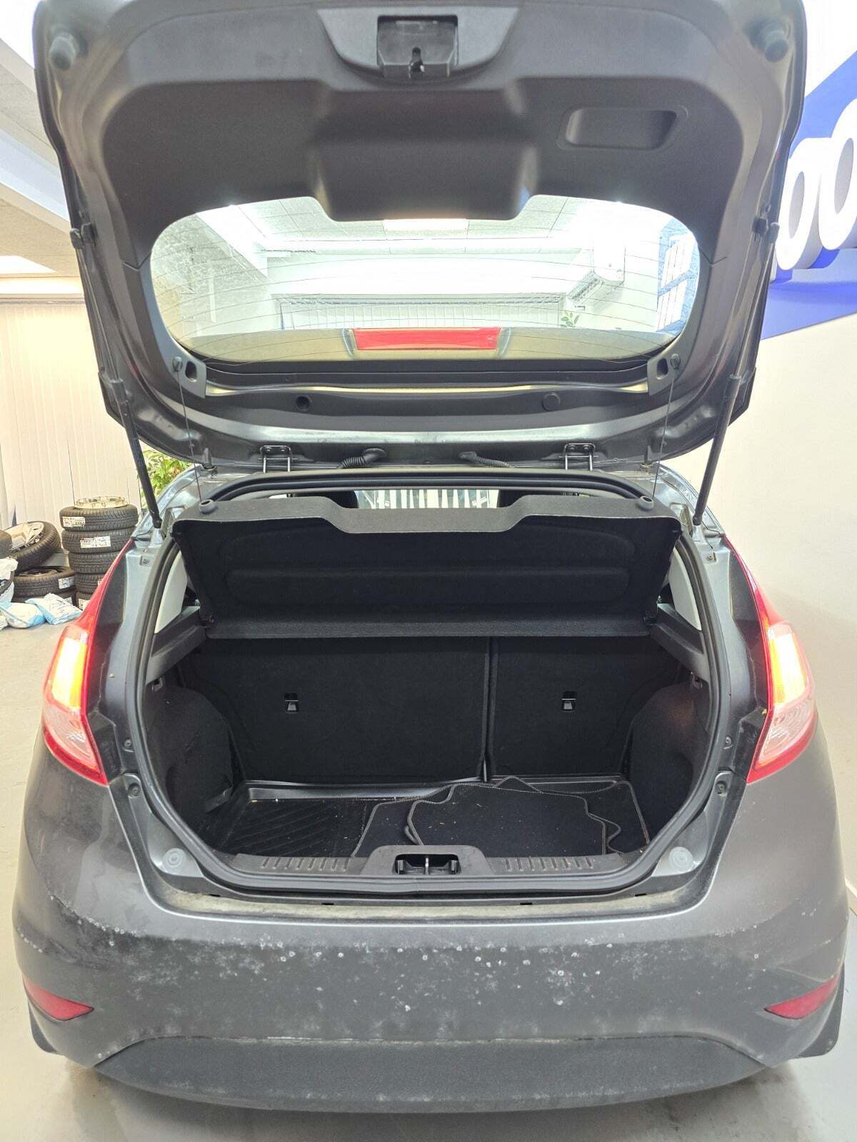 Grå Ford Fiesta fra 2017