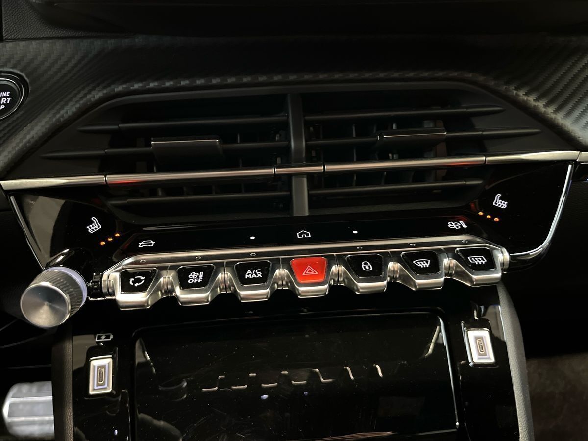 Hvid Peugeot e-2008 fra 2024