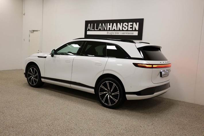 Hvid Xpeng G9 fra 2023