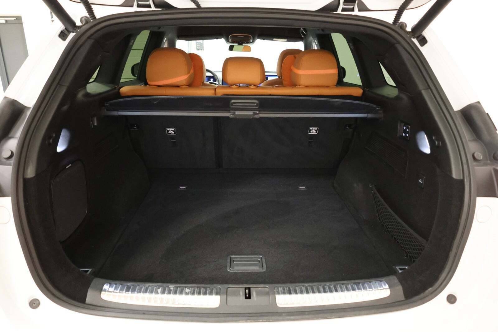 Hvid Xpeng G9 fra 2023