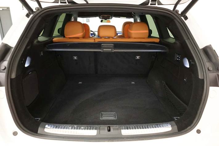 Hvid Xpeng G9 fra 2023