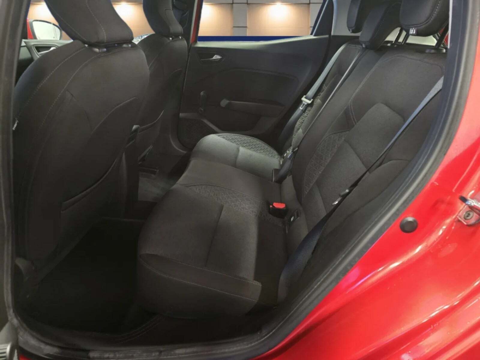 Rød Renault Clio V fra 2019