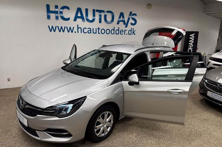 Sølv Opel Astra fra 2020