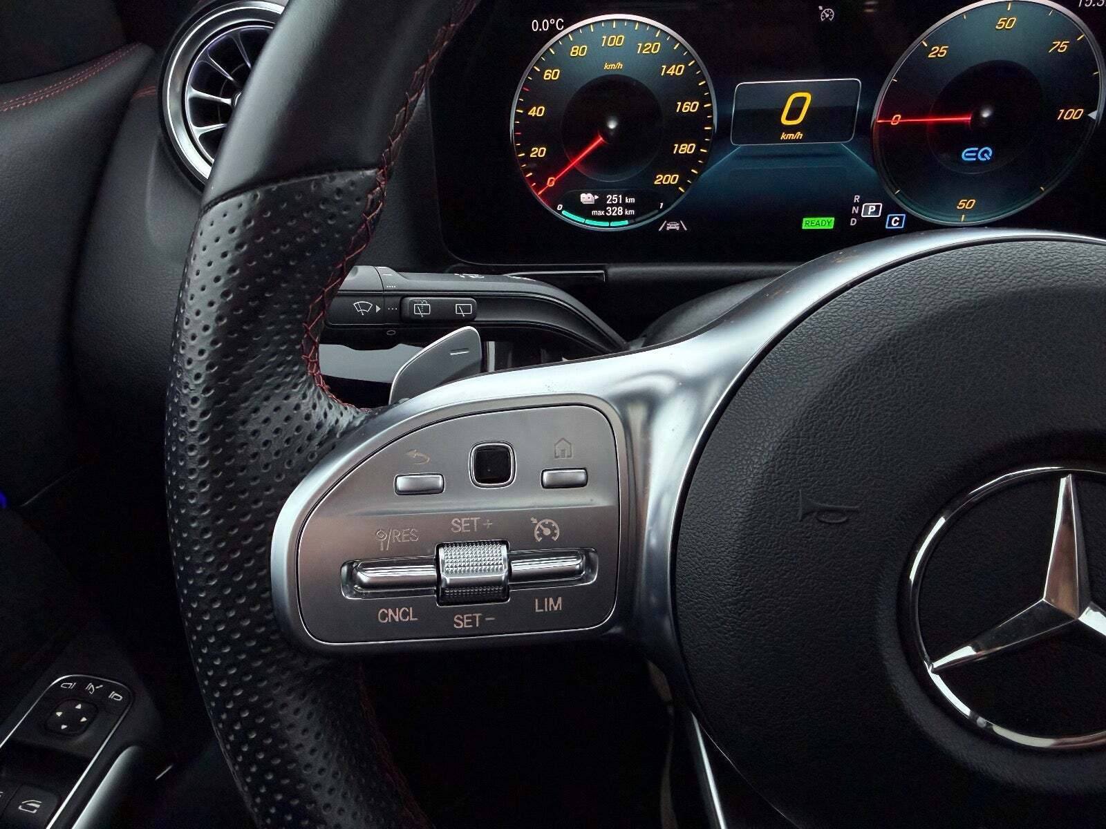 Sort Mercedes EQA250+ fra 2023