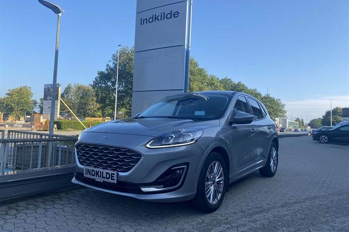 Grå Ford Kuga fra 2020 set udefra