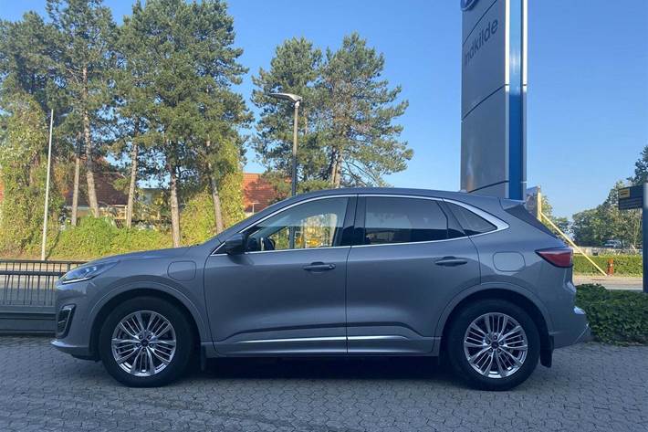 Grå Ford Kuga fra 2020