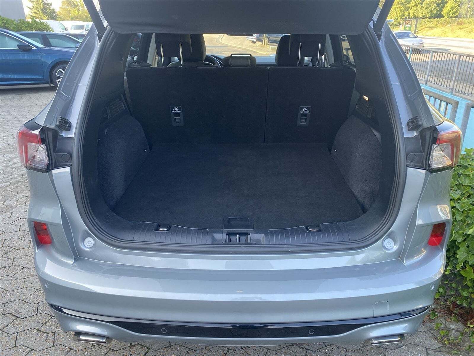 Grå Ford Kuga fra 2020