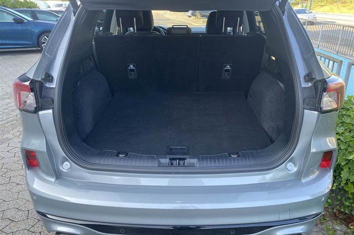 Grå Ford Kuga fra 2020