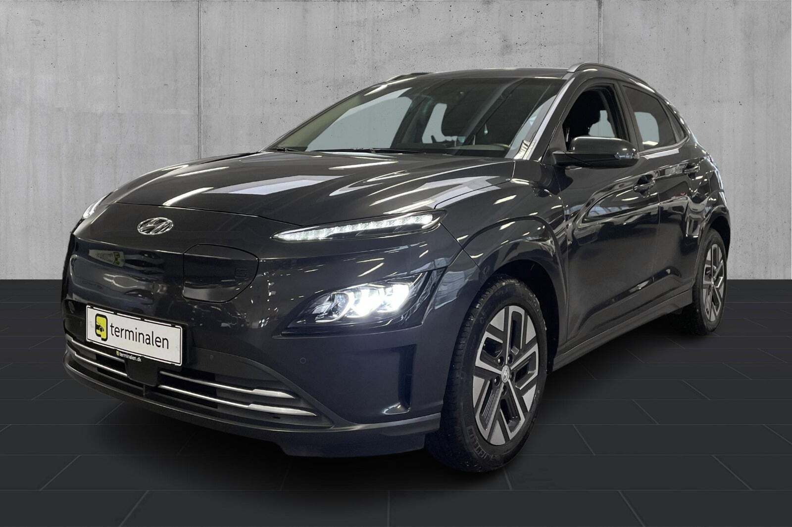 Grå Hyundai Kona fra 2022