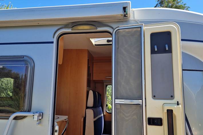 Sølv Ford Hymer fra 2007