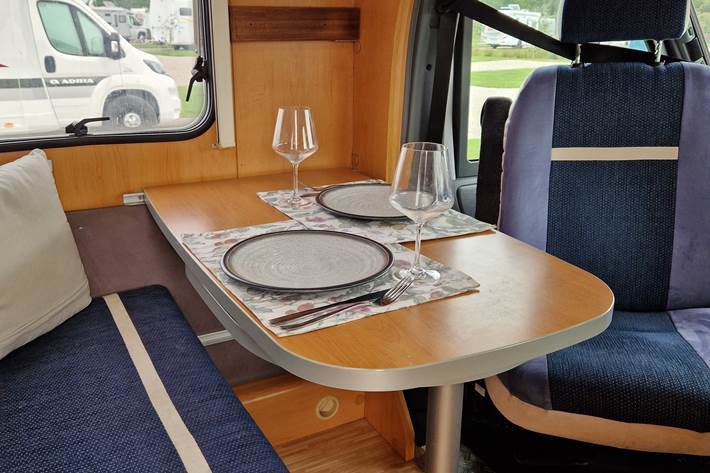 Sølv Ford Hymer fra 2007