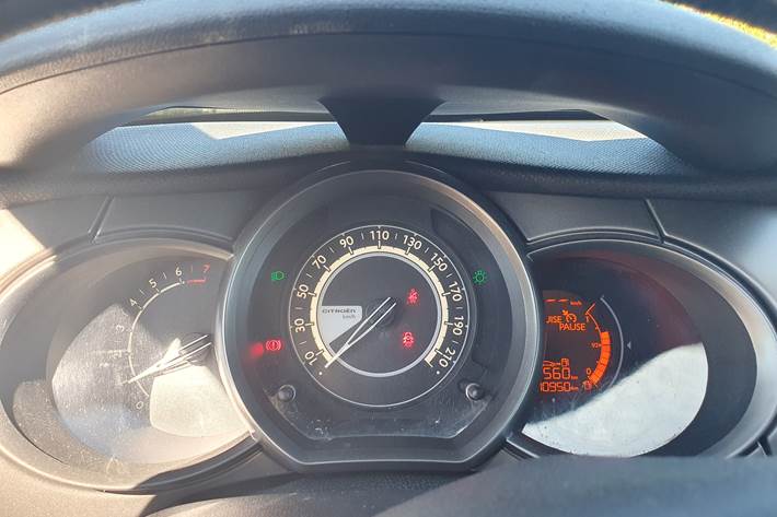 Rød Citroën C3 fra 2014