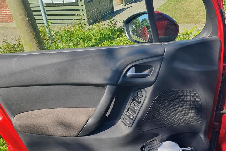 Rød Citroën C3 fra 2014