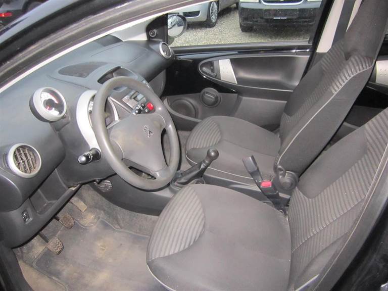 Peugeot 107 1,0 Active 68HK 5d