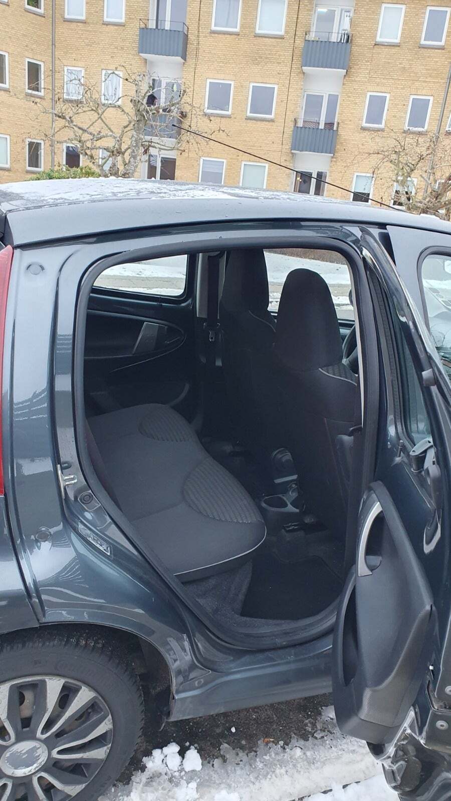 Sort Peugeot 107 fra 2013