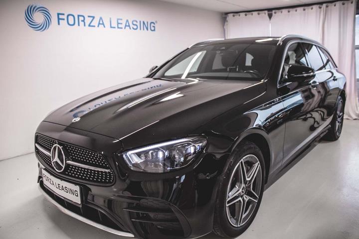 Sort Mercedes E300 de fra 2021 set udefra