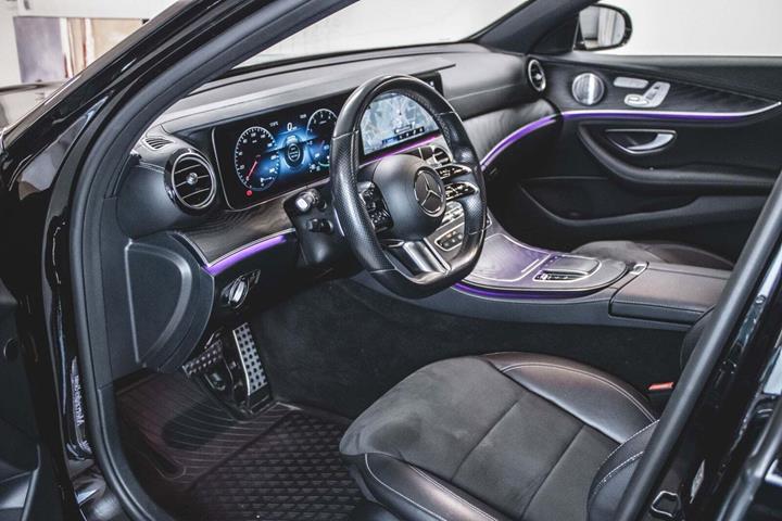 Sort Mercedes E300 de fra 2021