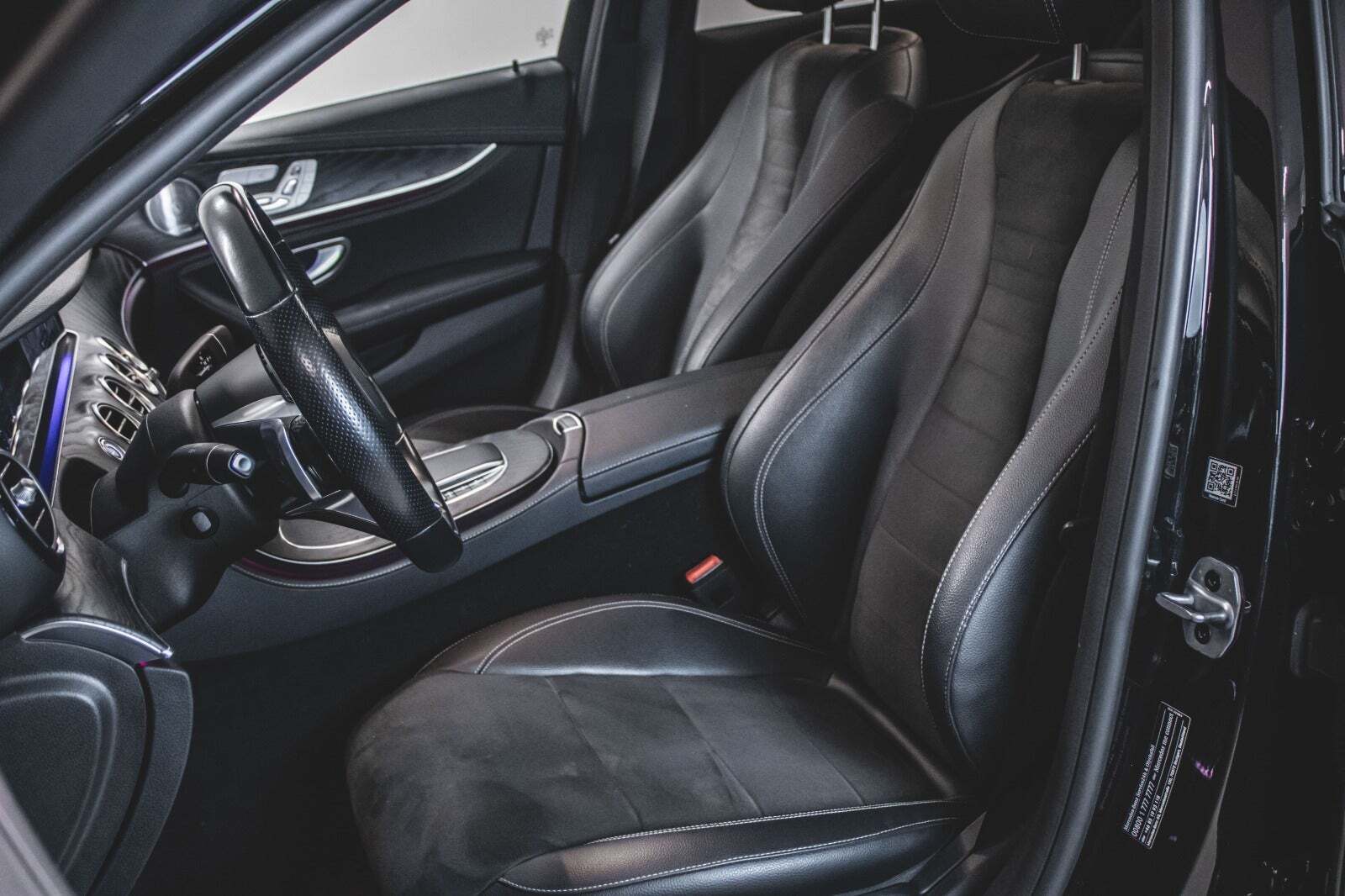 Sort Mercedes E300 de fra 2021