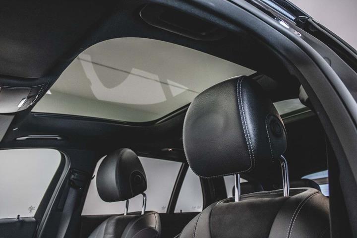 Sort Mercedes E300 de fra 2021