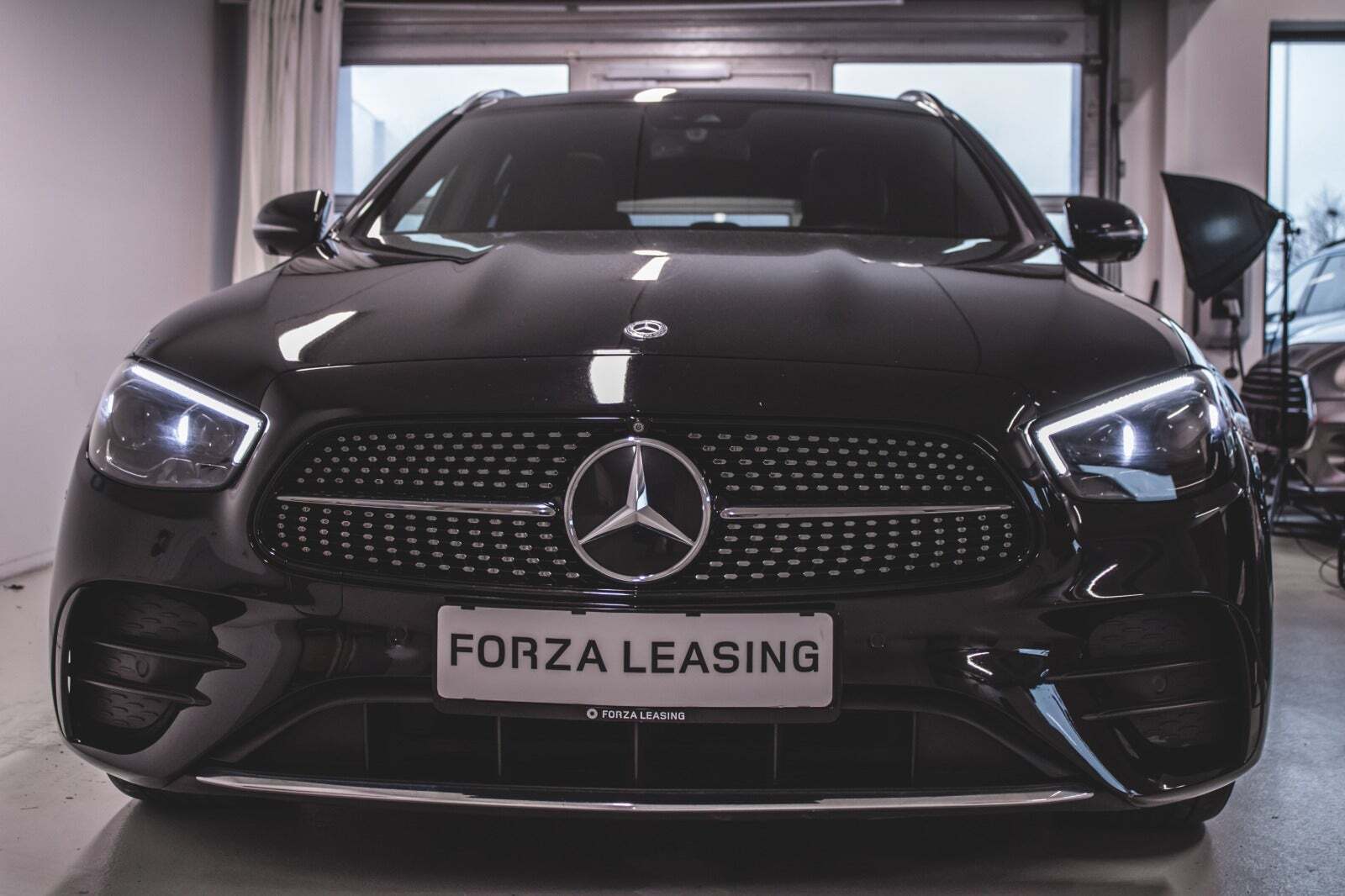 Sort Mercedes E300 de fra 2021