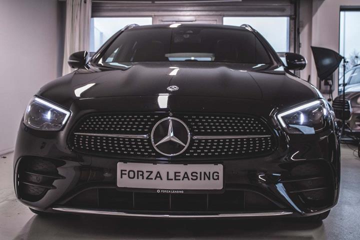 Sort Mercedes E300 de fra 2021