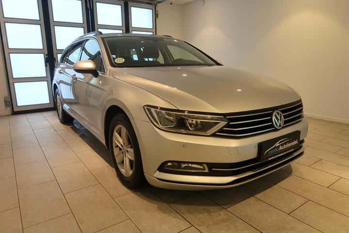 Sølv VW Passat fra 2018