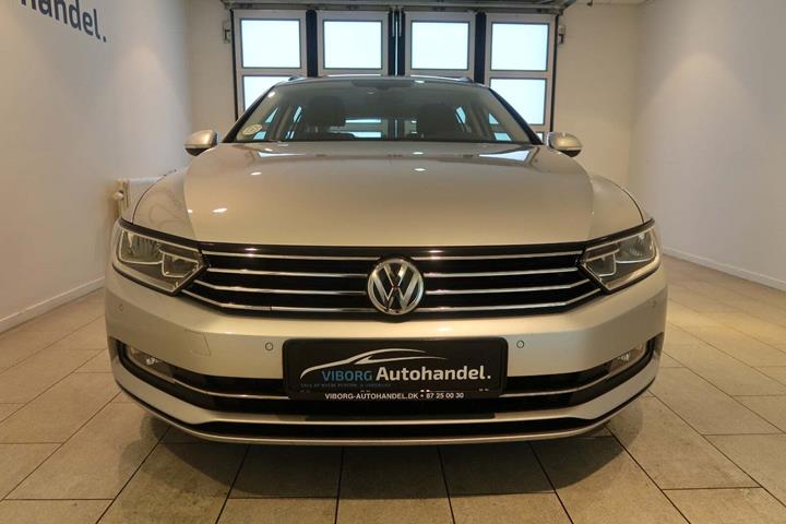Sølv VW Passat fra 2018