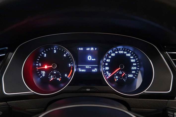 Sølv VW Passat fra 2018