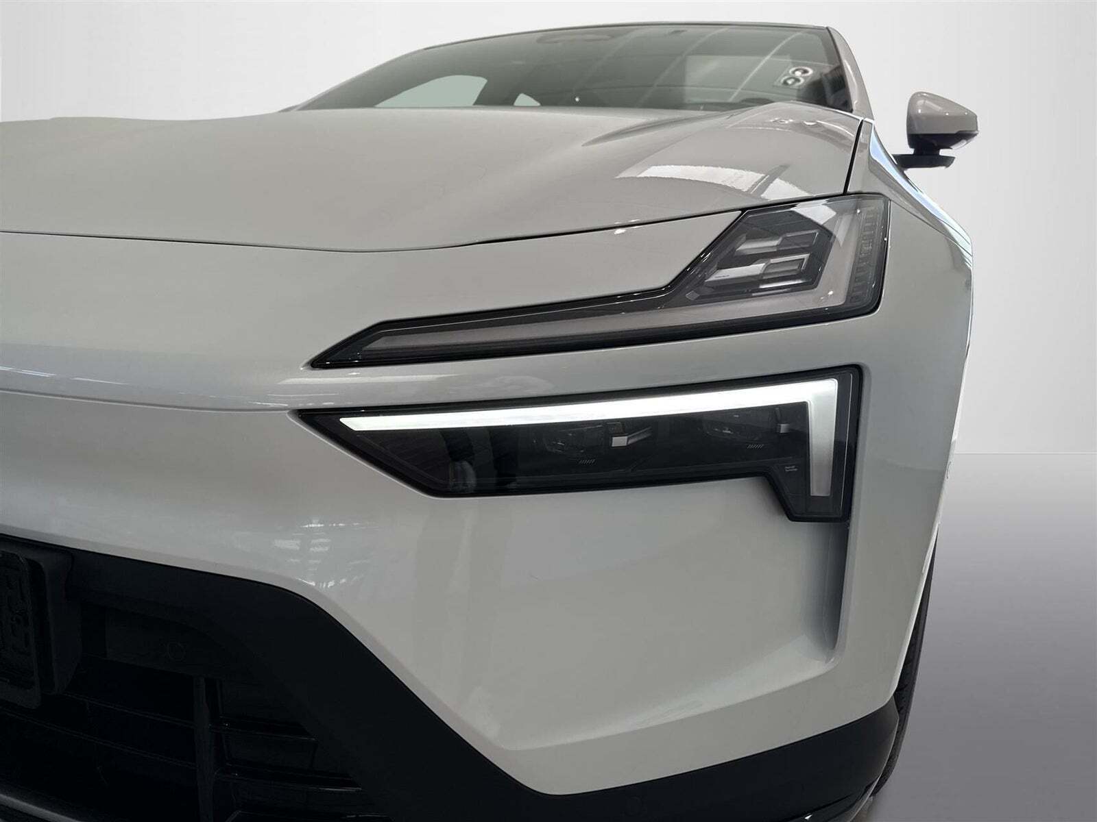 Hvid Polestar 4 fra 2025