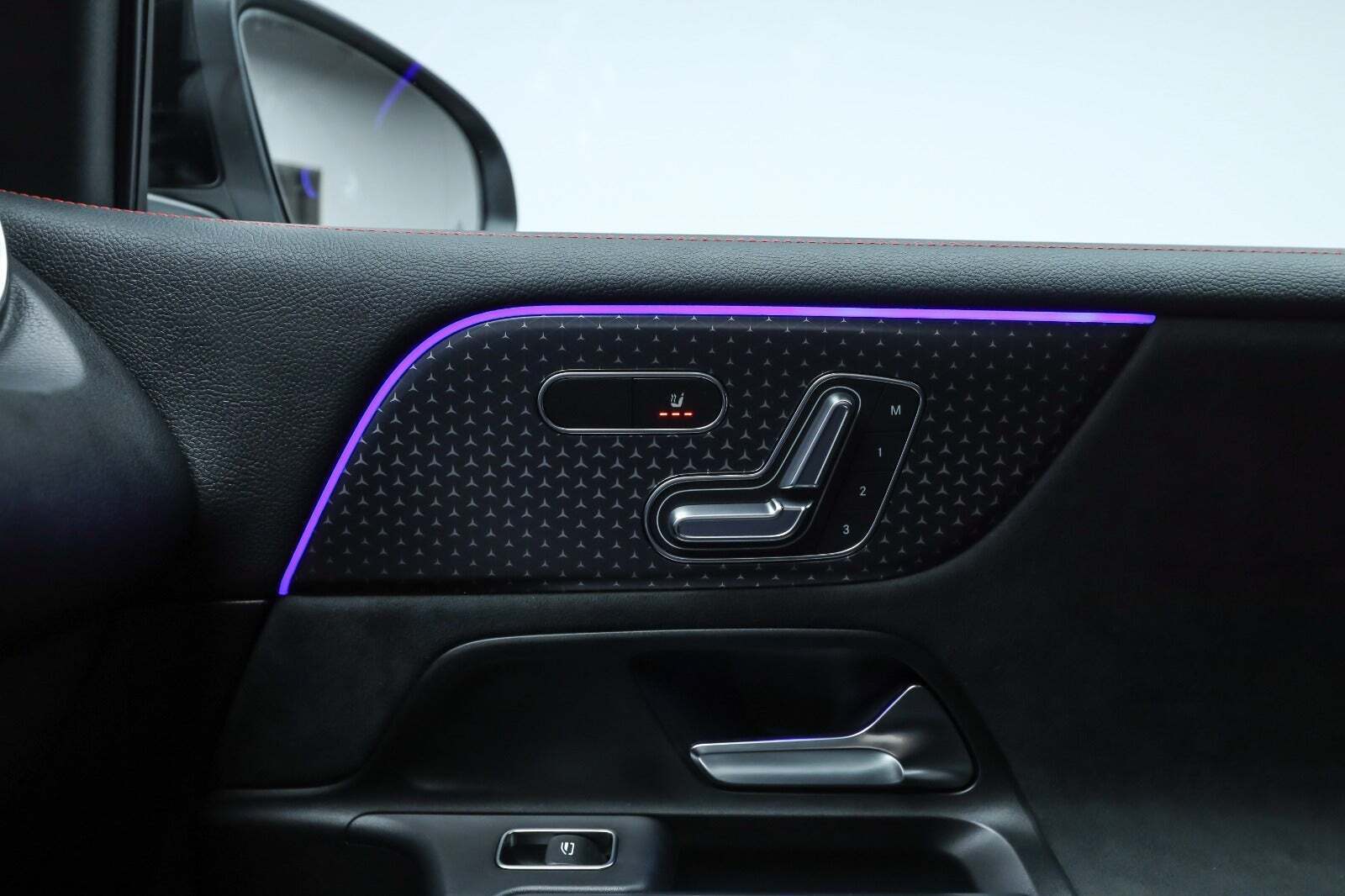 Sort Mercedes EQB250+ fra 2025