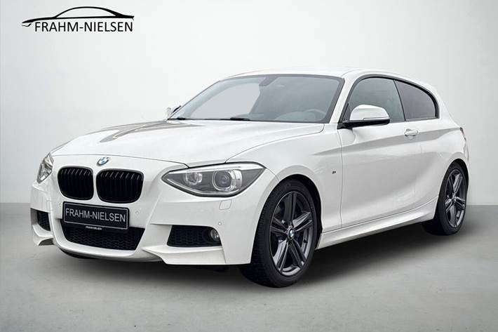 Hvid BMW 125d fra 2012 set udefra