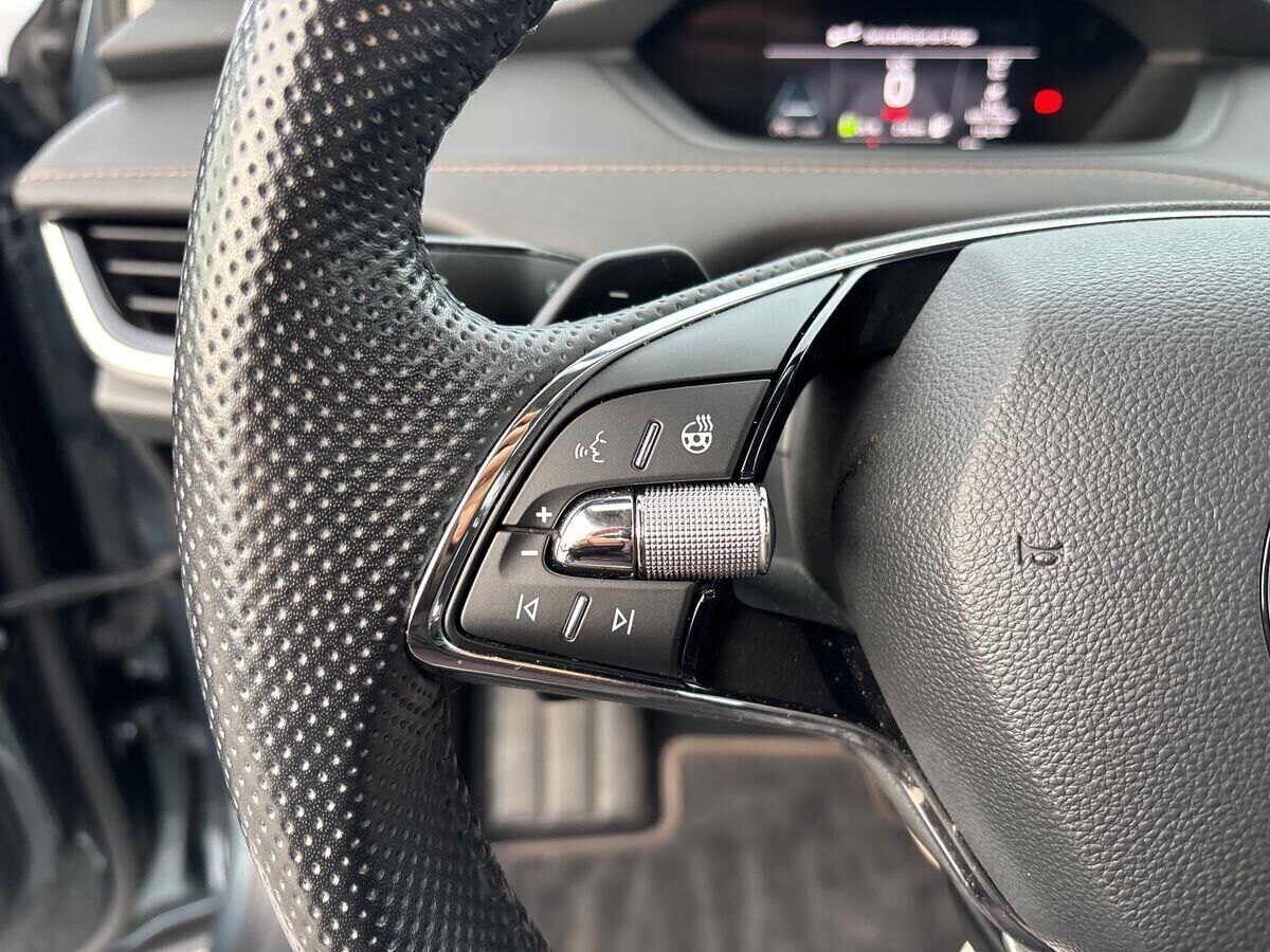 Grå Skoda Enyaq fra 2021