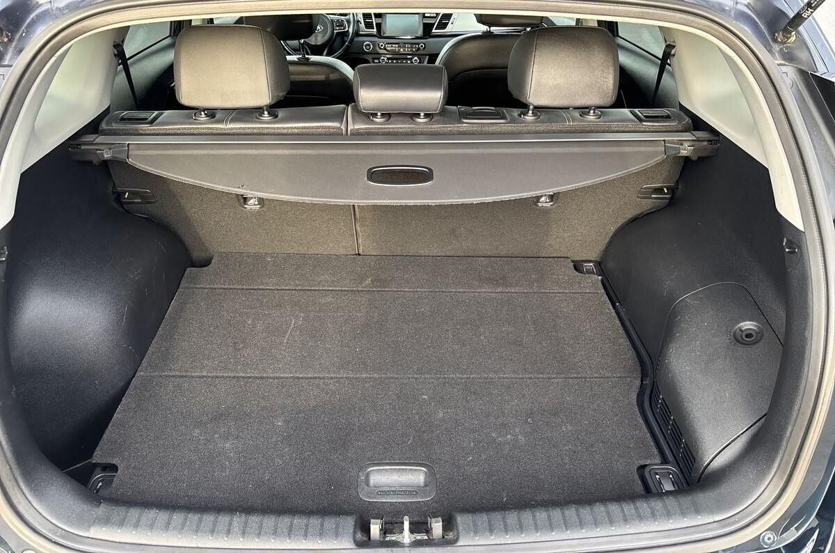 Blå Kia Niro fra 2017