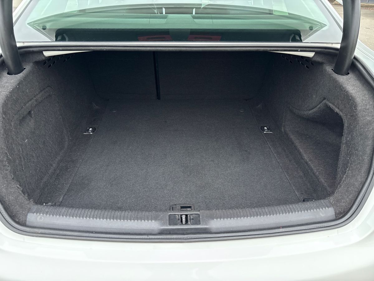 Hvid Audi A4 fra 2010