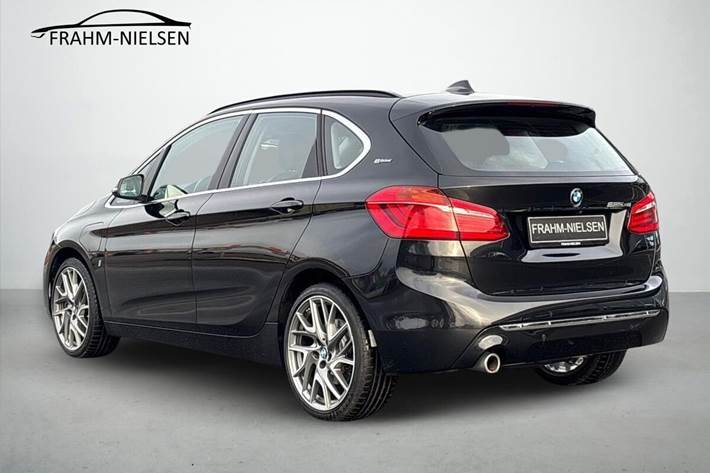 Sort BMW 225xe fra 2018