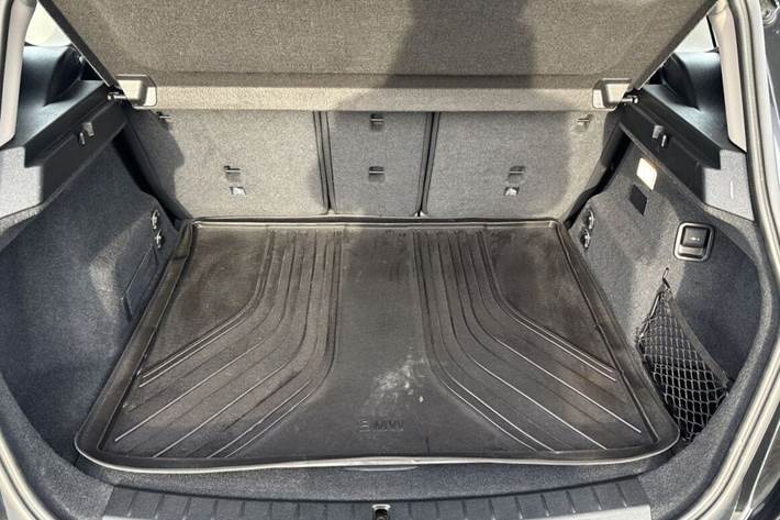 Sort BMW 225xe fra 2018