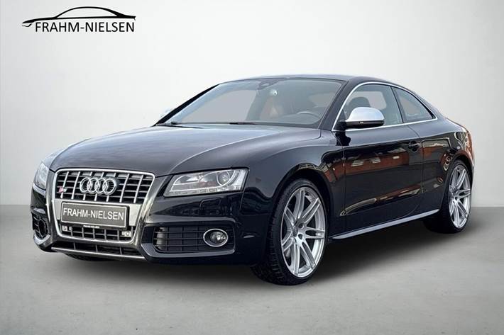 Sort Audi S5 fra 2008 set udefra