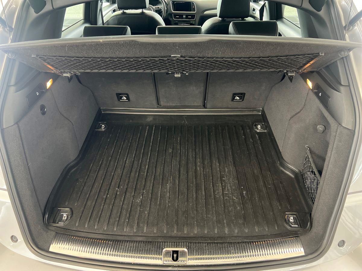 Grå Audi SQ5 fra 2017