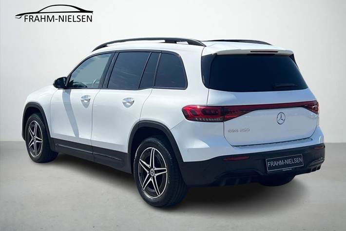 Hvid Mercedes EQB 250 fra 2023