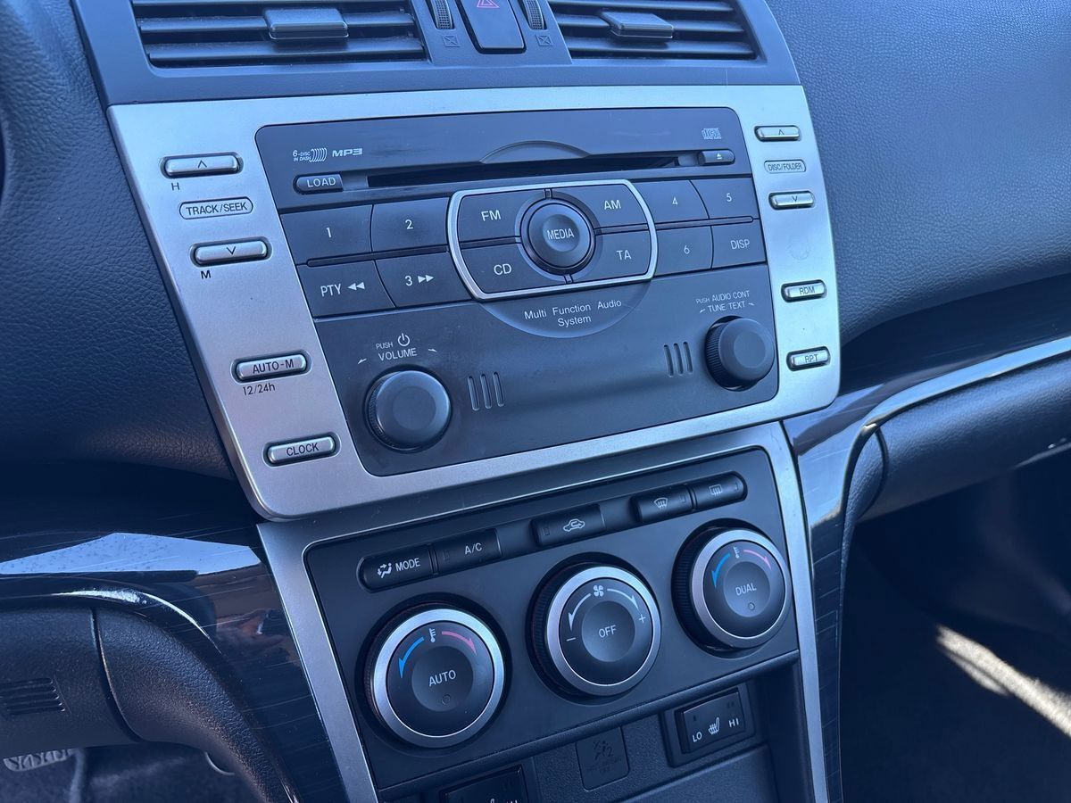 Grå Mazda 6 fra 2008