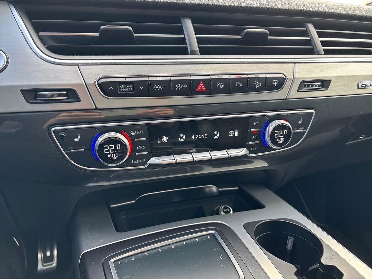 Grå Audi Q7 fra 2015