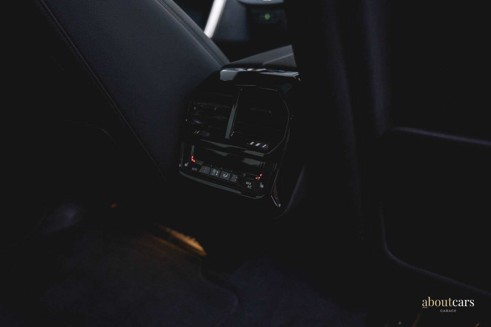 Grå BMW iX fra 2023